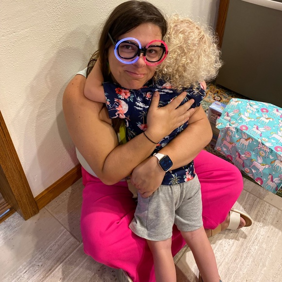 Meet your Posher, Nicole - Picture 2 of 4